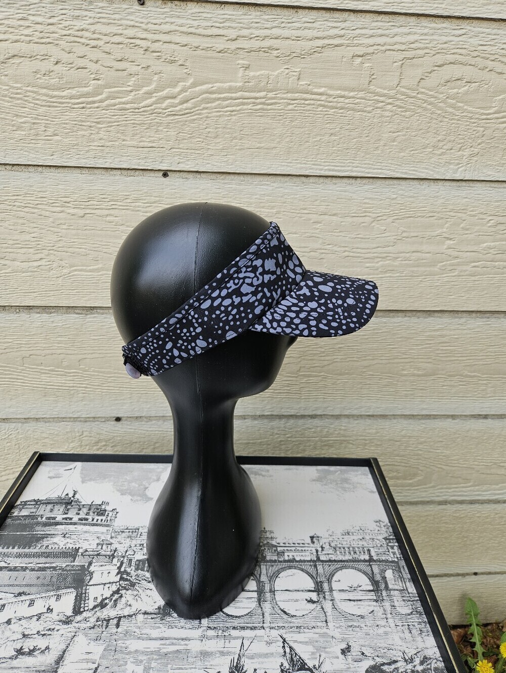 Road Runner Sports adjustable visor black and gray speckle
